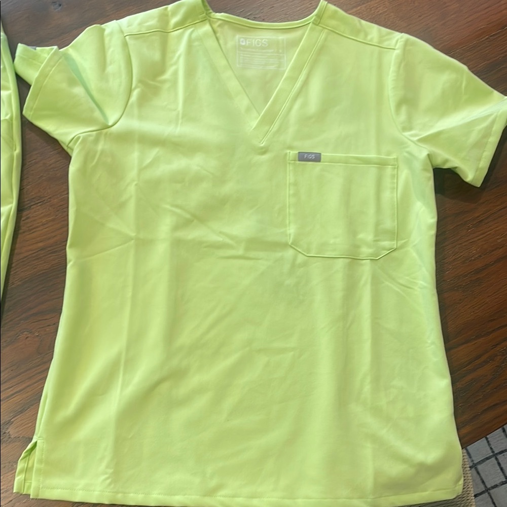 FIGS Lime Green Scrubs top & bottom Catarina